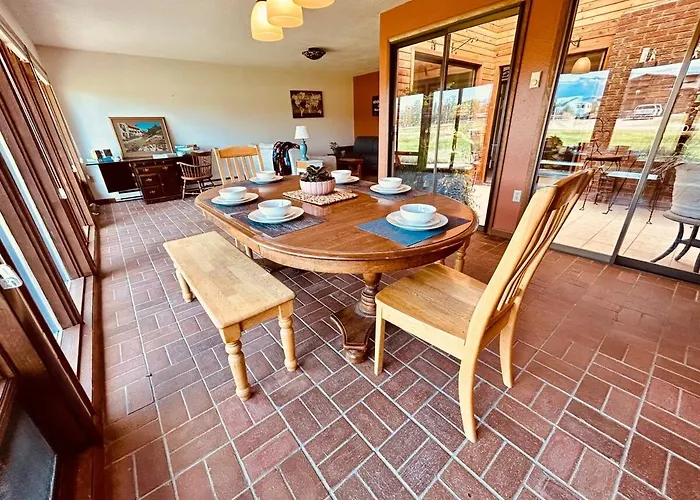 Family With Mountain Views! Holiday home Cody